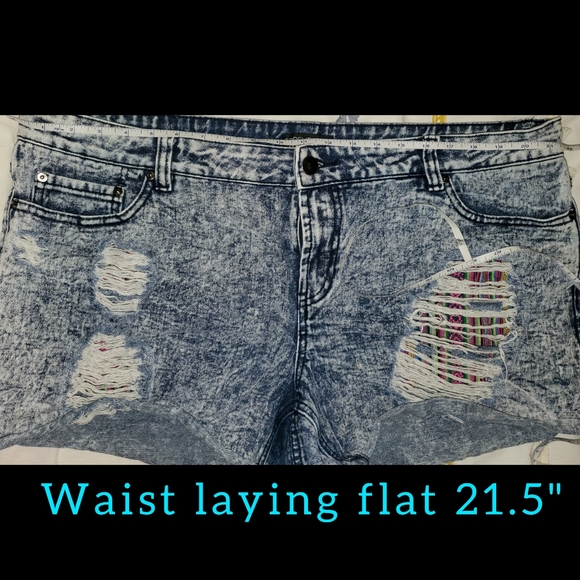 [18] Forever 21 ~ Womens Distressed Casual ~ Jean Shorts - Picture 6 of 6